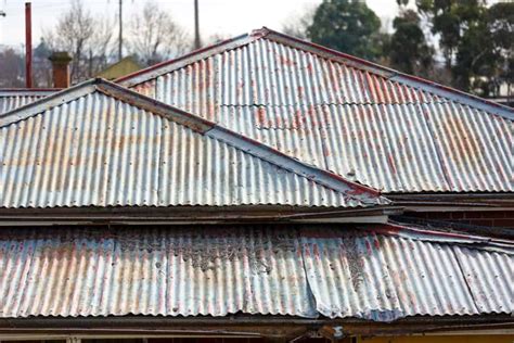 painting old metal roof